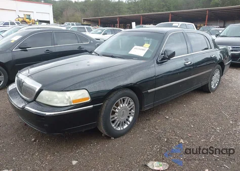 2008 Lincoln Town Car Signature Limited from USA, damaged, VIN 2LNHM82V58X647484